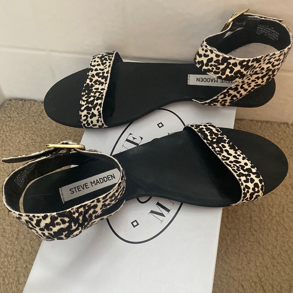 Steve Madden printed sandals